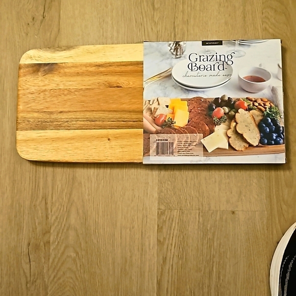 New Holiday Grazing Board 100% Acacia Wood Appetizer Charcuterie 16x7 - Picture 6 of 6